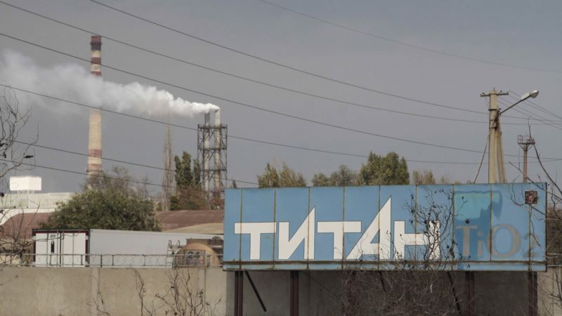 Возле «Крымского титана» держится кислый запах – власти Армянска