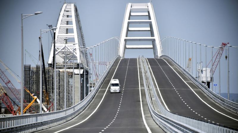 Зимой Керченский мост засыпят тоннами соли