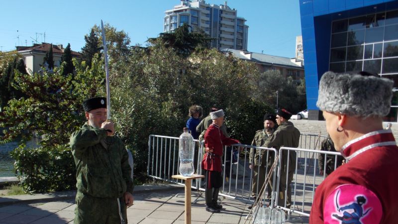 В Ялте казаки состязались с детьми в рубке шашкой (+фото)