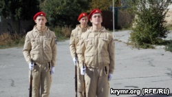 Открытие бюста Амет-Хану Султану в Алупке: школьники устроили выступления с оружием