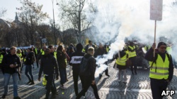 Франция: полиция применила слезоточивый газ и водометы против протестующих в Париже