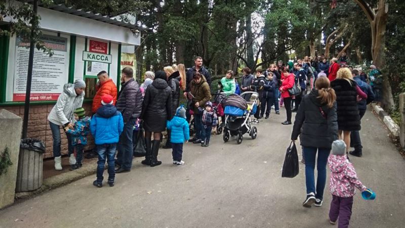 В Никитском ботсаду сделали бесплатным вход в парк динозавров для матерей (+фото)