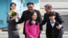 Ким Чен Ын и Мун Чжэ Ин в начале переговоров в Пханмунджоме. 27 апреля
