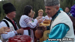 Гагаузы Севастополя отметили День молодого вина с мамалыгой и караваями (+фото)