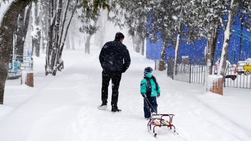 Погода в Крыму: синоптики прогнозируют мокрый снег и штормовой ветер