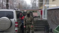 Адвоката Курбединова доставили в суд (видео)
