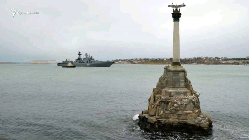 Боевой корабль с красной звездой. «Североморск» зашел в Севастополь (фоторепортаж)