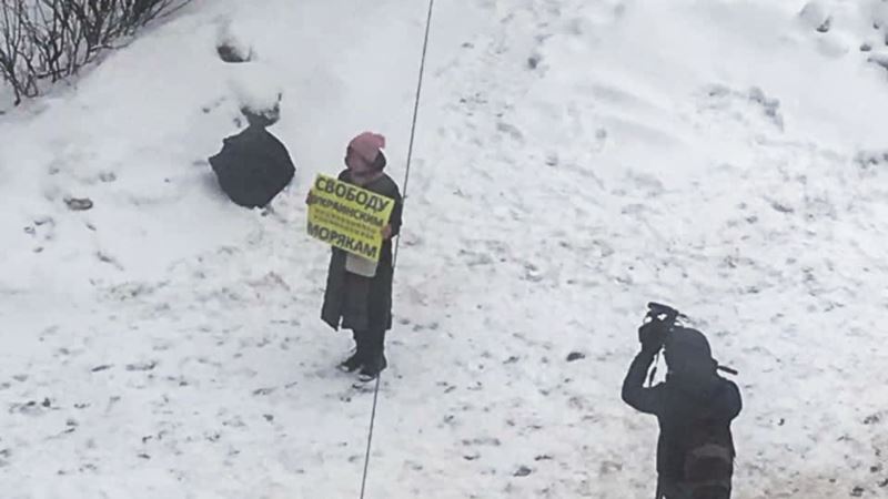 Активисты в Москве требуют освободить украинских военных (+фото)