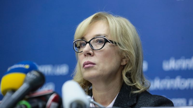 Раненого украинского военного Сороку обследует нейрохирург – Денисова Раненого украинского военного Сороку обследует нейрохирург – Денисова
