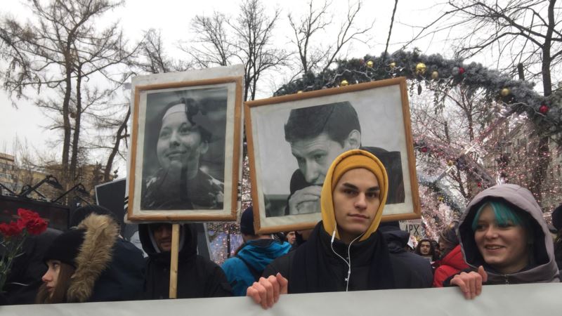 В Москве и Петербурге прошли задержания на антифашистских митингах