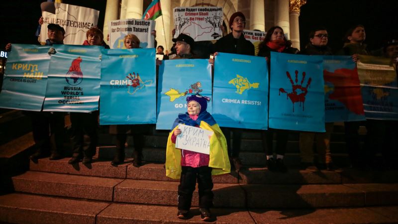 «Украина, помни: Крым оккупирован»: акция в центре Киева (фотогалерея)