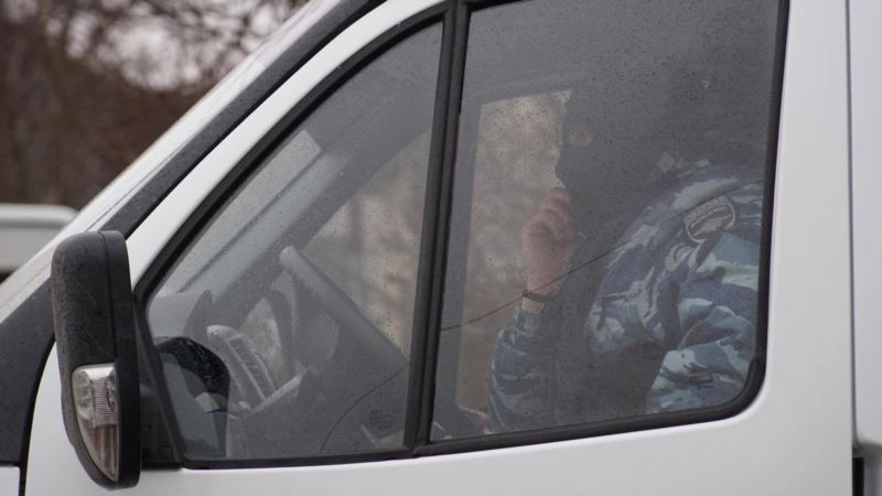 Вооруженные российские силовики обыскивают управление коммунального хозяйства Керчи (+видео)