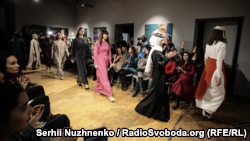 В Киеве прошел первый модный показ крымскотатарской женской одежды (+фото)