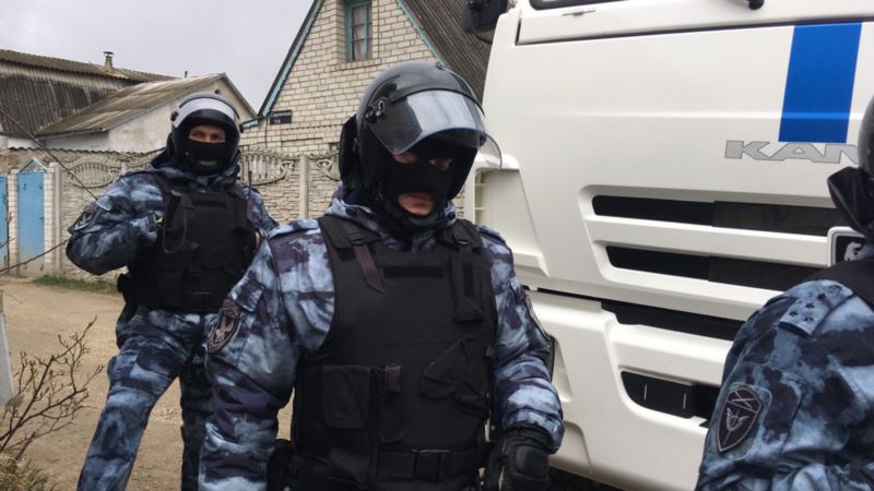 Обыски в Крыму: российские силовики задержали еще троих активистов «Крымской солидарности»