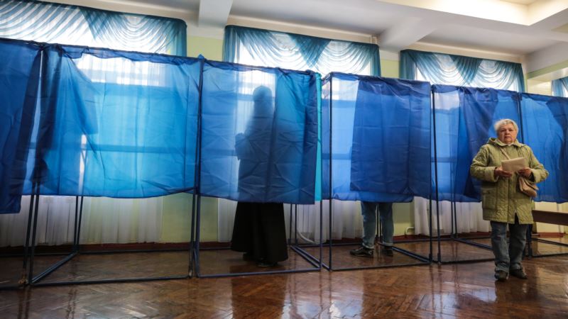 Выборы в Украине: социологи обновили данные экзит-пола