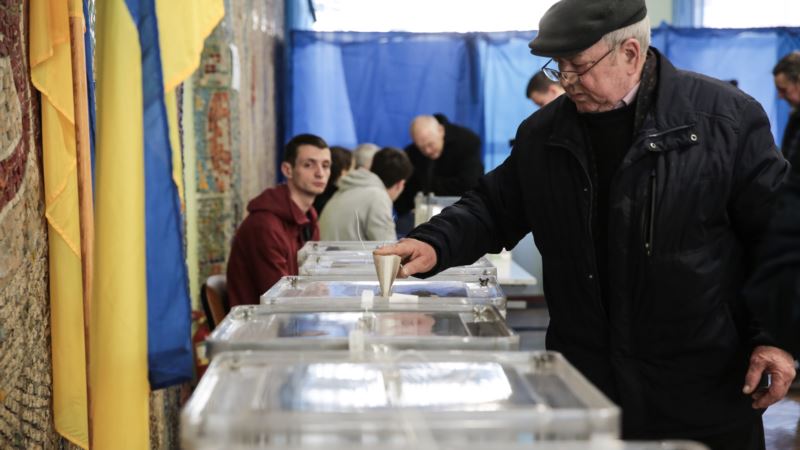 В Украине начался второй тур выборов президента