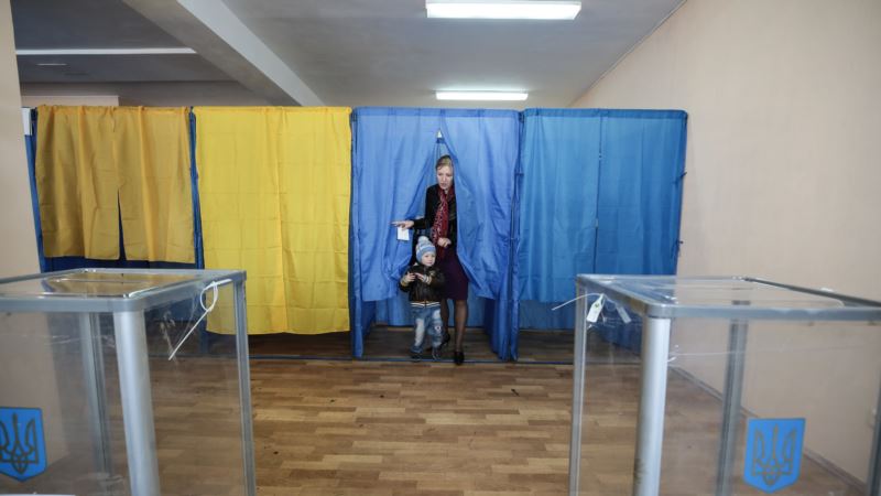 Национальный экзит-пол обновил данные: процент голосов за Зеленского снизился