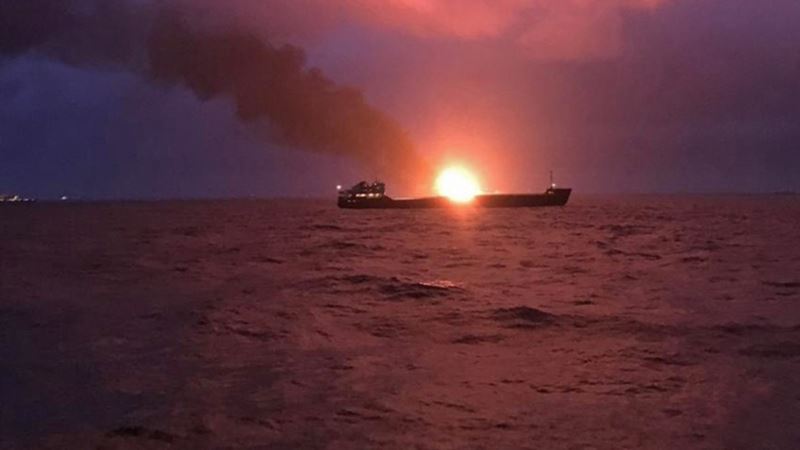 Один из сгоревших в Черном море танкеров начали буксировать в Турцию – Росморречфлот