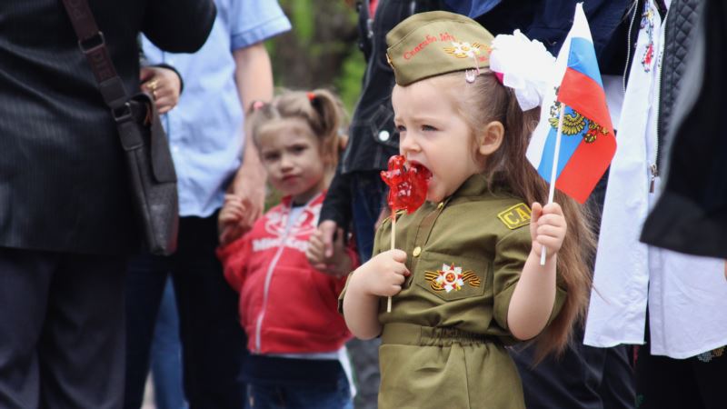 Оружие для самых маленьких: как в Крыму детей приучают к войне (фотогалерея)