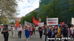 На первомайском шествии в Севастополе требуют отставки губернатора (+фото)