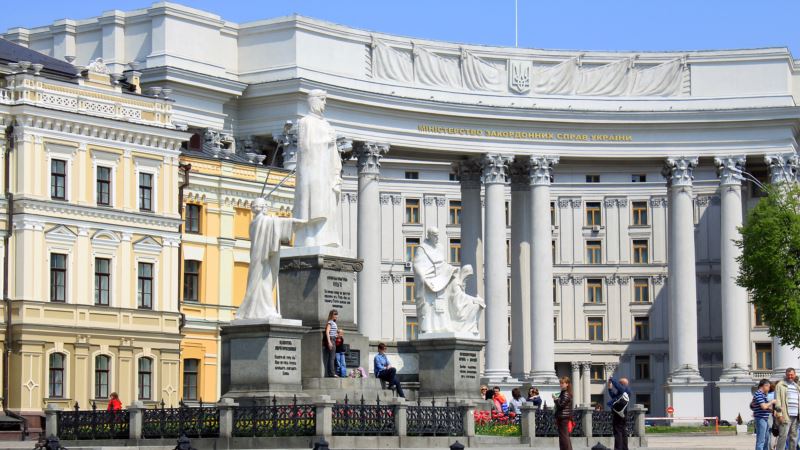 В МИД Украины назвали фейком информацию о запуске автобусов из Баку в Крым