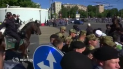 Москва: тысячи мусульман пришли на молитву по случаю Ораза-байрам (видео)