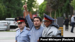 Протесты в Казахстане: в Алматы полиция задержала более 200 человек