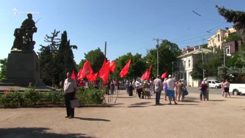 Севастополь: на митинге коммунистов произошла потасовка (видео)
