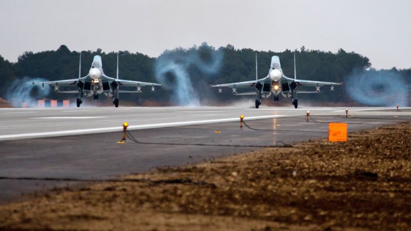 Больше 10 российских самолетов переместили из Крыма в Петербург ко Дню ВМФ – Минобороны России