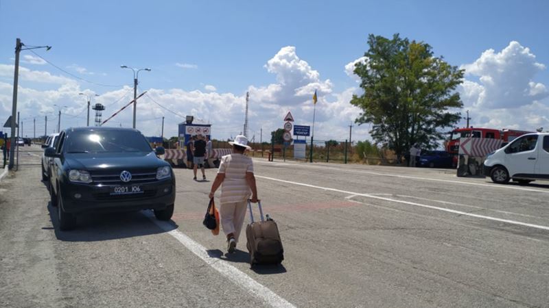 В июне увеличилось количество людей, пересекающих админграницу с Крымом – украинское министерство