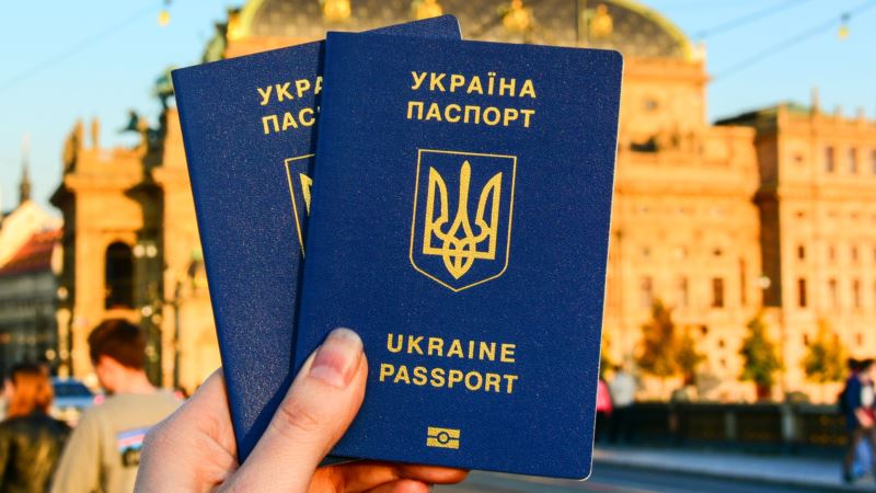 Украинский паспорт опустился на четыре позиции в мировом рейтинге