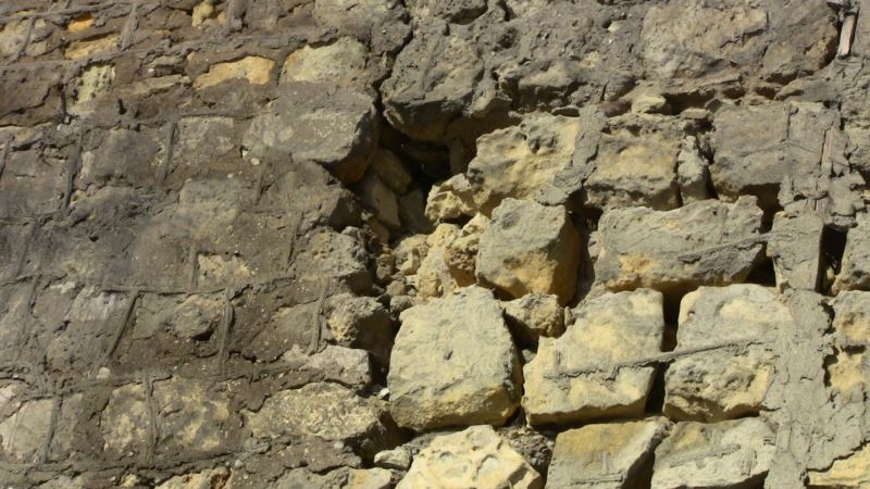 Российские археологи обнаружили в Севастополе фрагмент древней крепостной стены – историк