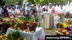 На Яблочный Спас в Севастополе святили кукурузу и собирали пожертвования для монахов (+фото)