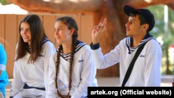 Фонд «Русский мир» отправил в крымский «Артек» 30 сирийских школьников (+фото)