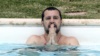 Маттео Сальвини в 2018 году в городке Совиньяно купается в бассейне на вилле, конфискованной десятью годами ранее у мафии