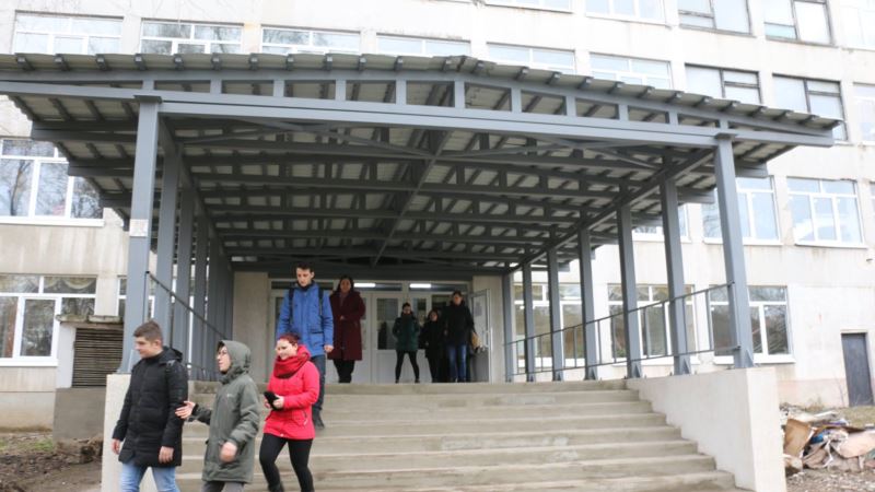 В Керчи усилили меры безопасности в учебных заведениях – власти