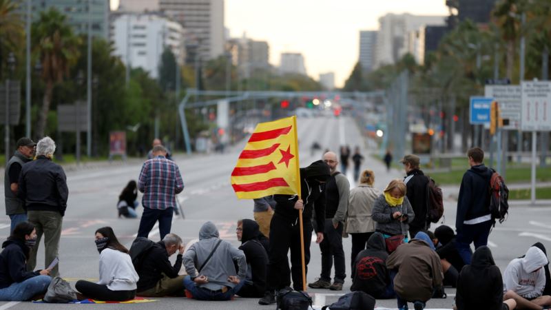 В Каталонии – всеобщая забастовка и массовые демонстрации