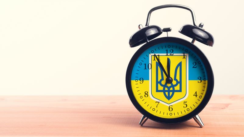 Украина переходит на «зимнее время»