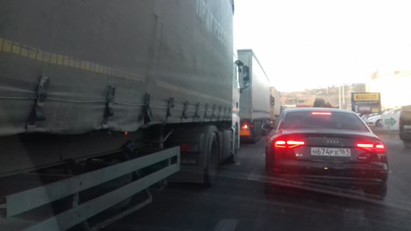 ДТП в Симферополе вызвало транспортный затор (+фото)