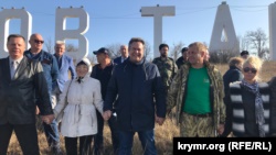 В Белогорске провели акцию против сноса букв «Парк львов «Тайган» (+фото)