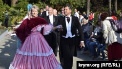 В Никитском ботсаду выбрали «королеву» бала хризантем (+фото)
