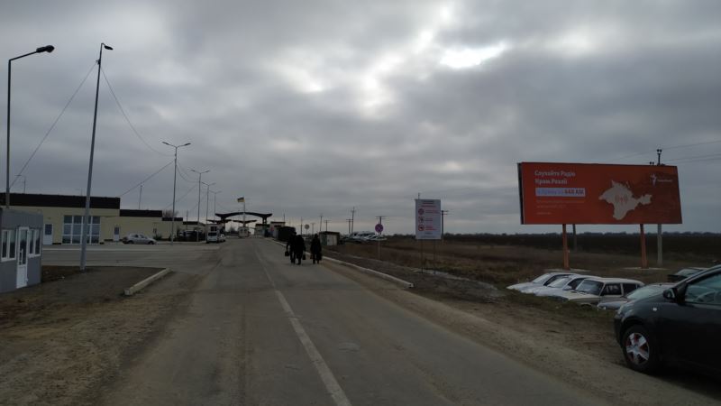 Украинские пограничники отмечают падение пассажиропотока на «Каланчаке» (+фото)