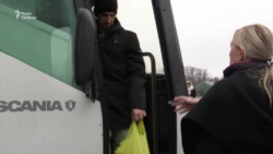 Обмен: как представители «ЛНР» передают удерживаемых украинцев (видео)