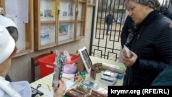 Севастополь: в День святого Николая детям раздавали подарки с изображением флага России (+фото)