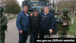 Подозреваемые в похищении француского оператора в Крыму