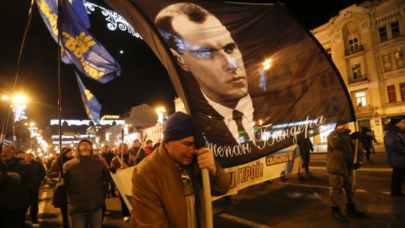 В городах Украины прошли акции в честь дня рождения Степана Бандеры (+фото)