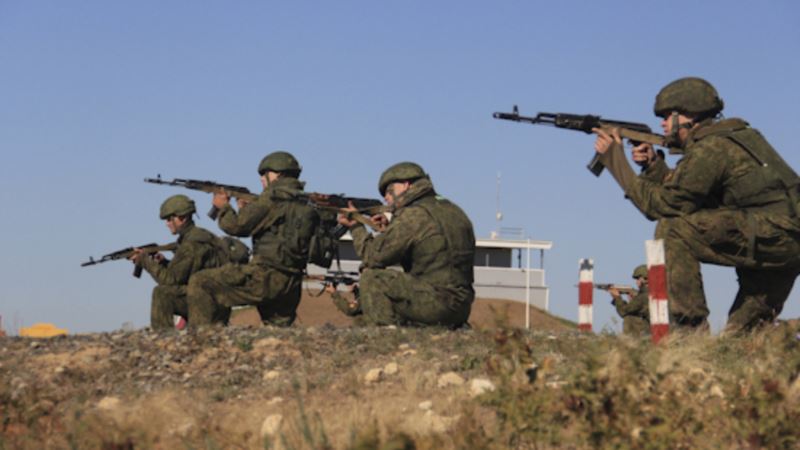 Полтысячи российских военных учились стрелять по мишеням под Симферополем – командование