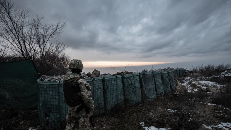 В первый день года на Донбассе боевики ранили украинского военного