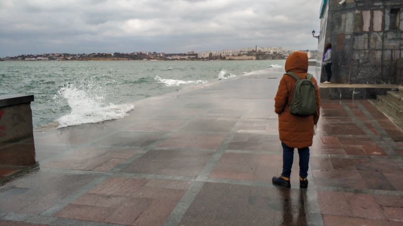 Погода в Крыму: неделя начнется с порывов ветра и похолодания