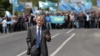 Мустафа Джемилев направляется в аннексированный Крым, 3 мая 2014 года. Архивное фото